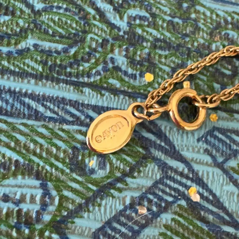 Vintage Avon Frosted Apple Pendant Necklace Gold tone Accent & 28” Chain Signed